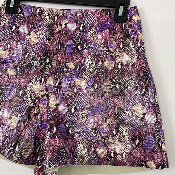ASOS Design High Rise Purple Snake Print Leather Look Shorts. Size 4. NWT - Picture 6 of 14